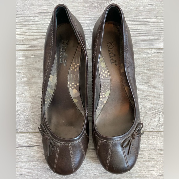 Brown bow heels, size 8 - Picture 6 of 7
